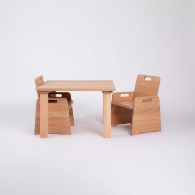 Dětský stolek pro začínající sedících a stolujících